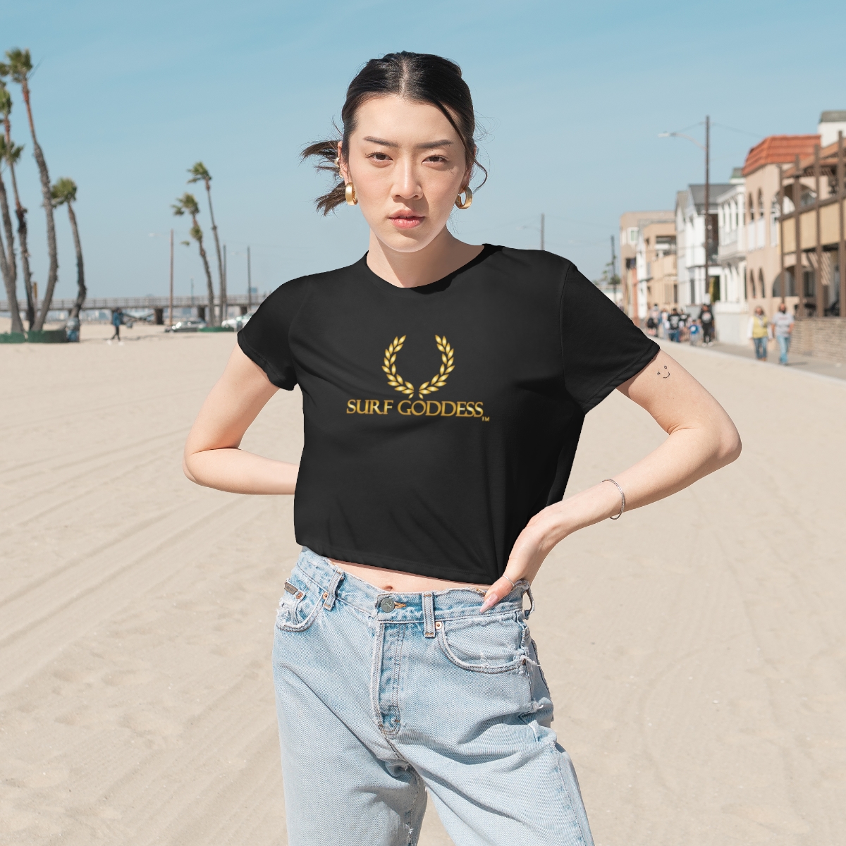 Surf Goddess Women's Black Flowey Cropped Tee - Image 3