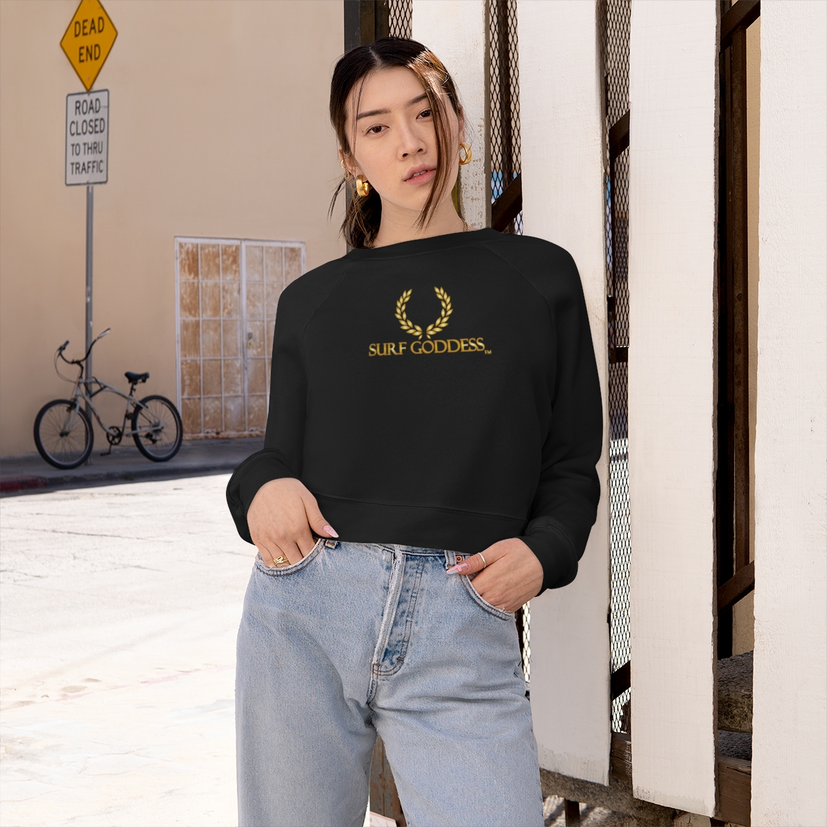 Surf Goddess Women's Black Cropped Fleece Pullover - Image 4
